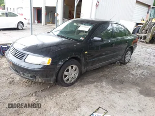 1999 Volkswagen Passat GL z VIN WVWMD63B2XE351611, wystawiony jako IAAI lot #42308007 z przebiegiem 180 893 mil mil oraz . Historia ofert i sprzedaży dostępna na DreamBid. Obrazek 2.