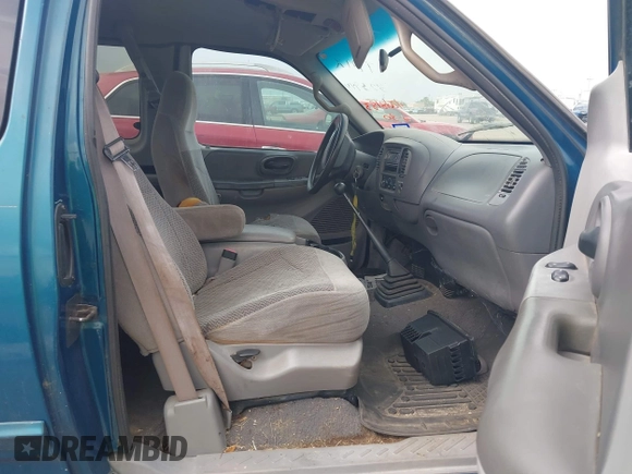 2000 Ford F-150 XL with VIN 1FTZX1722YNB23944, listed as a IAAI auction lot 42618183 with 223,986 mi miles and . Bid and sale history available at DreamBid. Image 5.