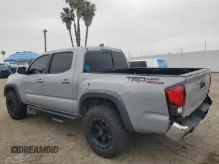 2018 Toyota Tacoma SR5 z VIN 3TMAZ5CN8JM063442, wystawiony jako Copart lot #55141725 z przebiegiem 110 926 mil mil oraz Szkoda całkowita • Salvage title. Historia ofert i sprzedaży dostępna na DreamBid. Obrazek 2.