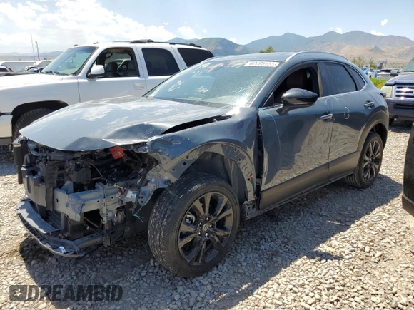 2023 Mazda CX-30 S Carbon Edition z VIN 3MVDMBCM2PM524384, wystawiony jako Copart lot #62699155 z przebiegiem 25 765 mil mil oraz Szkoda całkowita • Salvage title. Historia ofert i sprzedaży dostępna na DreamBid. Obrazek 1.