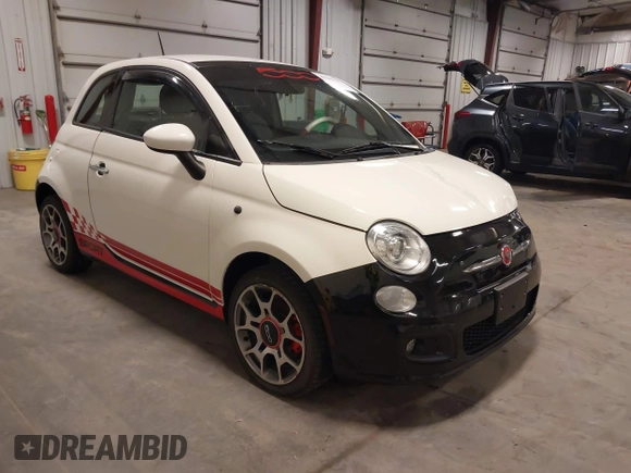 2015 FIAT 500 Sport z VIN 3C3CFFBR2FT709961, wystawiony jako IAAI lot #42265445 z przebiegiem 116 691 mil mil oraz . Historia ofert i sprzedaży dostępna na DreamBid. Obrazek 1.