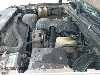2003 Chevrolet Silverado 2500HD LS z VIN 1GCHK29U53E307024, wystawiony jako IAAI lot #42150539 z przebiegiem 298 363 mil mil oraz . Historia ofert i sprzedaży dostępna na DreamBid. Obrazek 19.