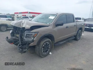 2021 Nissan Titan SL z VIN 1N6AA1ED6MN526285, wystawiony jako IAAI lot #41866324 z przebiegiem 80 524 mil mil oraz . Historia ofert i sprzedaży dostępna na DreamBid. Obrazek 2.