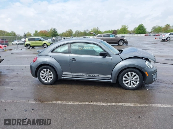 2018 Volkswagen Beetle S z VIN 3VWFD7AT1JM726428, wystawiony jako IAAI lot #42154938 z przebiegiem 41 279 mil mil oraz . Historia ofert i sprzedaży dostępna na DreamBid. Obrazek 13.