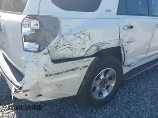 2012 Toyota 4Runner SR5 z VIN JTEZU5JR8C5041520, wystawiony jako IAAI lot #41974132 z przebiegiem 202 050 mil mil oraz . Historia ofert i sprzedaży dostępna na DreamBid. Obrazek 6.