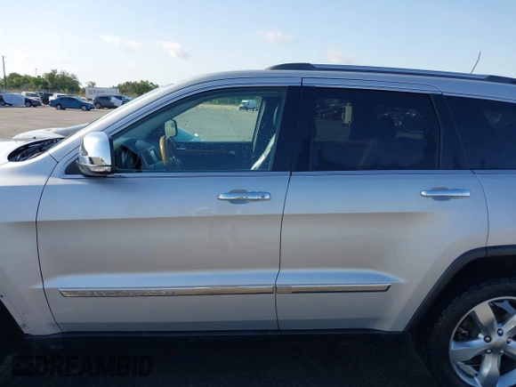 2013 Jeep Grand Cherokee Overland with VIN 1C4RJECG9DC545886, listed as a IAAI auction lot 41998913 with 166,077 mi miles. Bid and sale history available at carsss.com. Image 15.