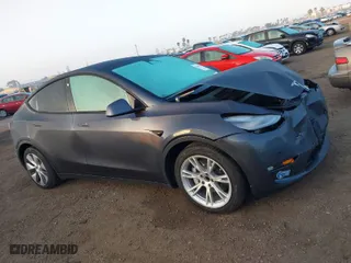 2021 Tesla Model Y Standard Range with VIN 5YJYGDED4MF121963, listed as a IAAI auction lot 41490477 with 41,941 mi miles. Bid and sale history available at carsss.com. Image 13.
