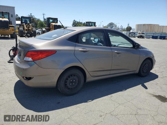 2012 Hyundai Accent GLS z VIN KMHCT4AE3CU197339, wystawiony jako Copart lot #55993685 z przebiegiem 218 401 mil mil oraz Szkody całkowita. Historia ofert i sprzedaży dostępna na DreamBid. Obrazek 3.
