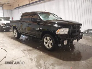 2015 Ram 1500 Express z VIN 1C6RR7KT6FS545010, wystawiony jako IAAI lot #41630806 z przebiegiem 200 556 mil mil oraz . Historia ofert i sprzedaży dostępna na DreamBid. Obrazek 1.