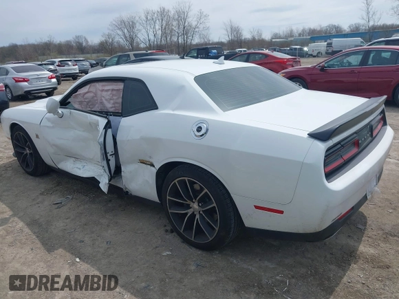 2016 Dodge Challenger R/T Scat Pack z VIN 2C3CDZFJ2GH263624, wystawiony jako IAAI lot #41998240 z przebiegiem 51 784 mil mil oraz . Historia ofert i sprzedaży dostępna na DreamBid. Obrazek 3.