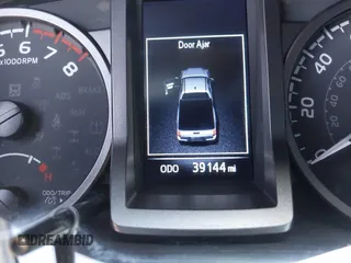 2023 Toyota Tacoma SR z VIN 3TYRZ5CN5PT034397, wystawiony jako IAAI lot #42055222 z przebiegiem 39 144 mil mil oraz . Historia ofert i sprzedaży dostępna na DreamBid. Obrazek 16.