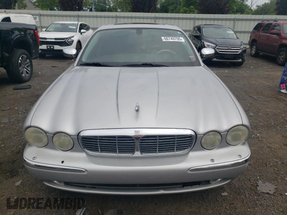 2005 Jaguar XJ Vanden Plas z VIN SAJWA82C15SG37427, wystawiony jako Copart lot #60749795 z przebiegiem 90 122 mil mil oraz Czysty tytuł • Clean title. Historia ofert i sprzedaży dostępna na DreamBid. Obrazek 5.