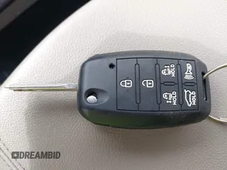2017 Kia Sedona LX with VIN KNDMB5C12H6236364, listed as a IAAI auction lot 41924391 with 100,546 mi miles. Bid and sale history available at carsss.com. Image 11.