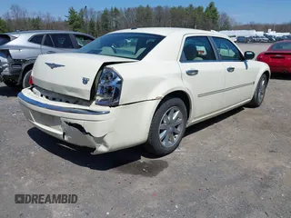 2007 Chrysler 300 C with VIN 2C3KA63H87H897640, listed as a IAAI auction lot 42098669 with 87,801 mi miles. Bid and sale history available at carsss.com. Image 4.