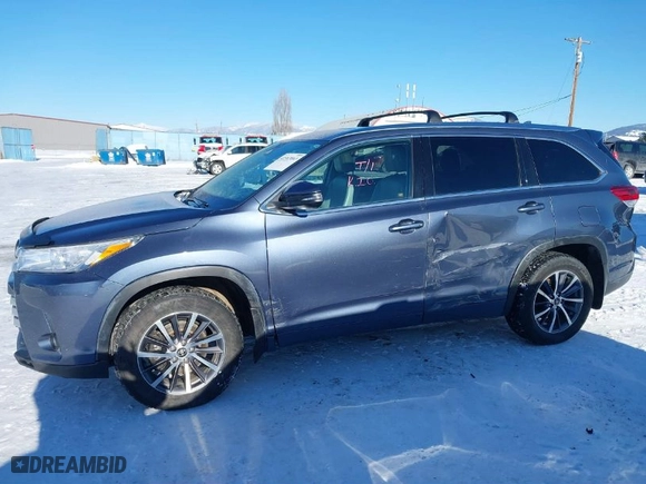 2018 Toyota Highlander SE with VIN 5TDJZRFH7JS867633, listed as a IAAI auction lot 41563063 with 129,190 mi miles. Bid and sale history available at carsss.com. Image 14.