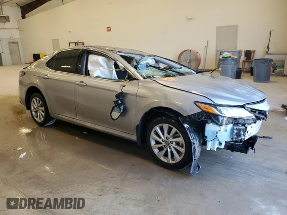 2024 Toyota Camry LE z VIN 4T1C11AK0RU911611, wystawiony jako Copart lot #49088535 z przebiegiem 23 972 mil mil oraz Czysty tytuł • Clean title. Historia ofert i sprzedaży dostępna na DreamBid. Obrazek 4.