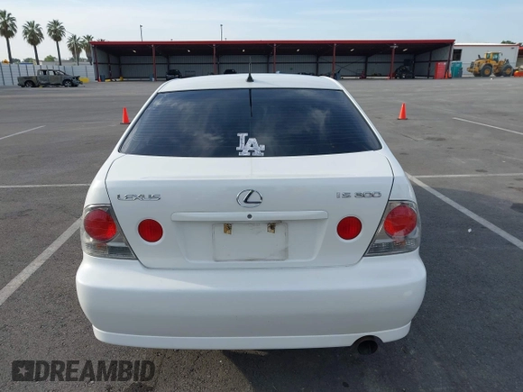 2001 Lexus IS with VIN JTHBD182610006684, listed as a IAAI auction lot 42046945 with 318,600 mi miles. Bid and sale history available at carsss.com. Image 17.
