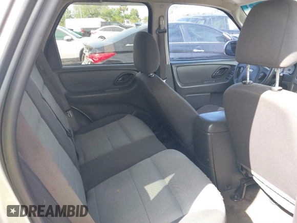 2005 Ford Escape XLS Value with VIN 1FMYU02Z35KD87671, listed as a IAAI auction lot 41880824 with 278,689 mi miles. Bid and sale history available at carsss.com. Image 8.