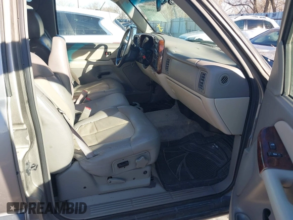 2002 Chevrolet Tahoe Z71 with VIN 1GNEK13Z32R125421, listed as a IAAI auction lot 41859011 with 216,021 mi miles. Bid and sale history available at carsss.com. Image 5.