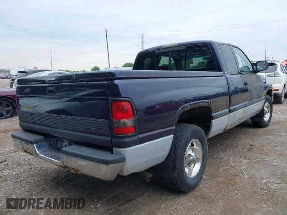 1998 Dodge 1500 z VIN 3B7HC13Z2WG206757, wystawiony jako IAAI lot #42373469 z przebiegiem 151 099 mil mil oraz . Historia ofert i sprzedaży dostępna na DreamBid. Obrazek 4.
