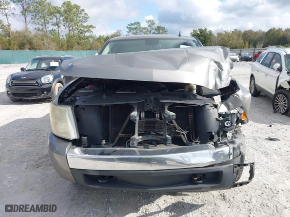 2007 Chevrolet Silverado 1500 LT w/1LT with VIN 3GCEC13J27G510315, listed as a IAAI auction lot 41509767 with 273,602 mi miles. Bid and sale history available at carsss.com. Image 13.