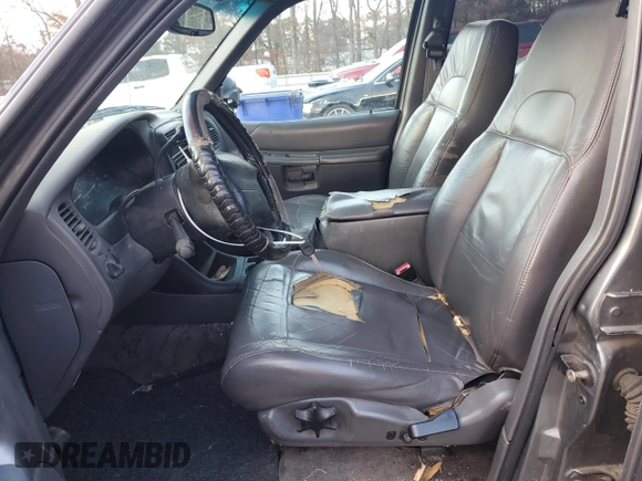 1999 Ford Explorer XLT z VIN 1FMZU32E4XUA16402, wystawiony jako Copart lot #85243074 z przebiegiem 148 110 mil mil oraz Szkoda całkowita • Salvage title. Historia ofert i sprzedaży dostępna na DreamBid. Obrazek 7.