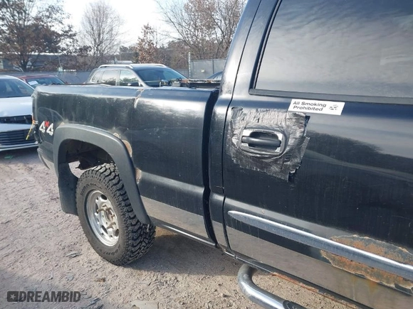 2005 GMC Sierra 1500HD SLT with VIN 1GTGK13U35F811518, listed as a IAAI auction lot 41436920 with NaN miles. Bid and sale history available at carsss.com. Image 17.
