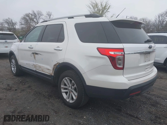 2013 Ford Explorer XLT with VIN 1FM5K8D87DGB07831, listed as a IAAI auction lot 42010689 with 202,306 mi miles and . Bid and sale history available at carsss.com. Image 3.
