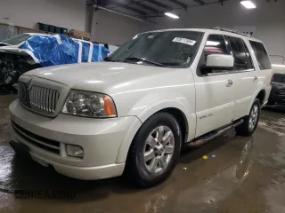 2005 Lincoln Navigator Luxury with VIN 5LMFU28545LJ24815, listed as a Copart auction lot 82611304 with 188,592 mi miles and Salvage Title. Bid and sale history available at carsss.com. Image 1.