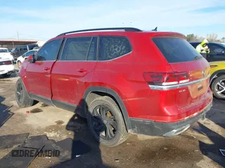 2023 Volkswagen Atlas SE z VIN 1V2JR2CA0PC538697, wystawiony jako IAAI lot #41347126 z przebiegiem 28 310 mil mil oraz . Historia ofert i sprzedaży dostępna na DreamBid. Obrazek 3.