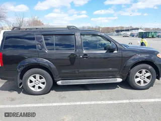 2011 Nissan Pathfinder LE with VIN 5N1AR1NB1BC601571, listed as a IAAI auction lot 41981127 with 175,849 mi miles. Bid and sale history available at carsss.com. Image 13.