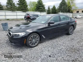2019 BMW 5 Series 530i xDrive z VIN WBAJA7C59KWW18612, wystawiony jako Copart lot #55780255 z przebiegiem 96 217 mil mil oraz Czysty tytuł • Clean title. Historia ofert i sprzedaży dostępna na DreamBid. Obrazek 1.