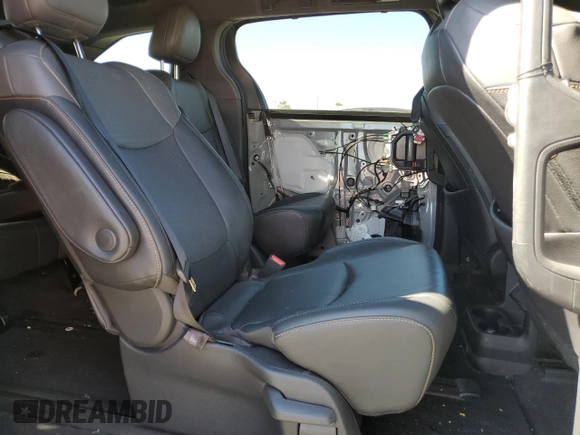 2022 Toyota Sienna XLE Woodland Edition with VIN 5TDASKFC1NS057260, listed as a Copart auction lot 67475584 with 59,396 mi miles and Salvage Title. Bid and sale history available at carsss.com. Image 11.