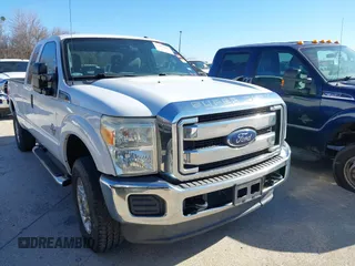 2015 Ford F-250 XLT z VIN 1FT7X2BT3FED17666, wystawiony jako IAAI lot #41413915 z przebiegiem 87 618 mil mil oraz . Historia ofert i sprzedaży dostępna na DreamBid. Obrazek 1.