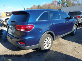 2019 Kia Sorento LX with VIN 5XYPGDA30KG469564, listed as a IAAI auction lot 41003834 with 138,617 mi miles. Bid and sale history available at carsss.com. Image 4.