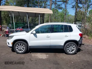 2017 Volkswagen Tiguan Wolfsburg Edition z VIN WVGSV7AX5HK003552, wystawiony jako IAAI lot #41989058 z przebiegiem 109 127 mil mil oraz . Historia ofert i sprzedaży dostępna na DreamBid. Obrazek 14.