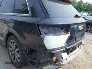 2017 Audi Q7 Premium Plus z VIN WA1LAAF78HD024548, wystawiony jako IAAI lot #42403316 z przebiegiem 105 592 mil mil oraz . Historia ofert i sprzedaży dostępna na DreamBid. Obrazek 19.