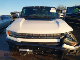 2025 GMC Hummer EV 3X with VIN 1GKB0RDC3SU105813, listed as a IAAI auction lot 41321485 with 461 mi miles. Bid and sale history available at carsss.com. Image 12.