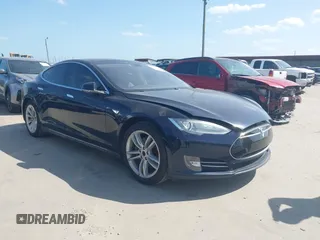 2013 Tesla Model S Performance с VIN 5YJSA1CP7DFP25848, выставлен на аукционе IAAI как лот 42511007 с пробегом 144 321 миль миль и . История ставок и продаж доступна на DreamBid. Изображение 1.