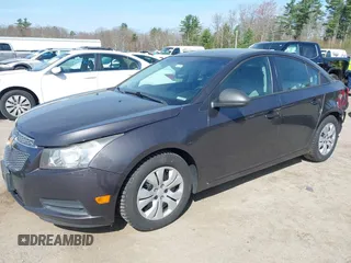2014 Chevrolet Cruze LS z VIN 1G1PA5SH2E7151389, wystawiony jako IAAI lot #42147215 z przebiegiem 133 722 mil mil oraz . Historia ofert i sprzedaży dostępna na DreamBid. Obrazek 2.