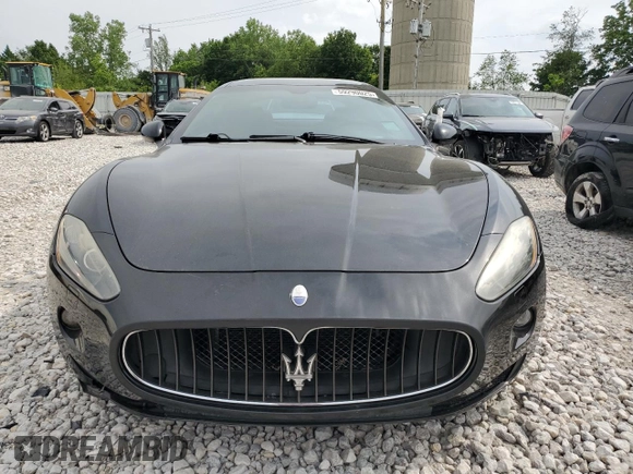 2008 Maserati GranTurismo z VIN ZAMGJ45A480034390, wystawiony jako Copart lot #59290025 z przebiegiem 54 645 mil mil oraz Czysty tytuł • Clean title. Historia ofert i sprzedaży dostępna na DreamBid. Obrazek 5.