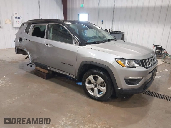 2018 Jeep Compass Latitude with VIN 3C4NJCBB3JT408614, listed as a IAAI auction lot 41301493 with 92,647 mi miles. Bid and sale history available at carsss.com. Image 1.
