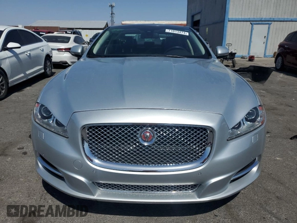 2015 Jaguar XJ with VIN SAJWJ1CD4F8V82496, listed as a Copart auction lot 71013474 with 52,744 mi miles and Salvage title. Bid and sale history available at DreamBid. Image 5.