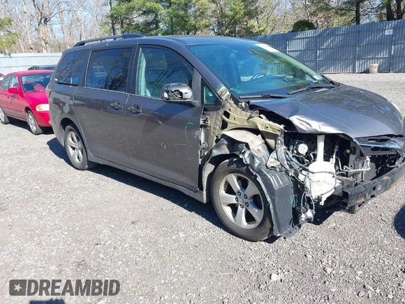 2018 Toyota Sienna LE Auto Access Seat with VIN 5TDKZ3DC4JS925755, listed as a IAAI auction lot 41887172 with 212,921 mi miles. Bid and sale history available at carsss.com. Image 1.