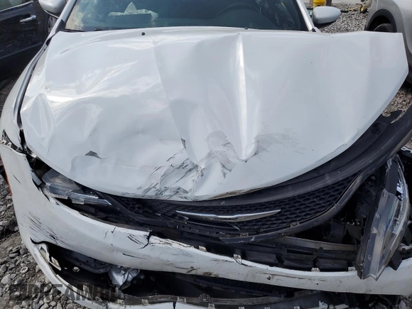 2015 Chrysler 200 S z VIN 1C3CCCBG1FN557242, wystawiony jako Copart lot #54767335 z przebiegiem 62 946 mil mil oraz Szkoda całkowita • Salvage title. Historia ofert i sprzedaży dostępna na DreamBid. Obrazek 11.