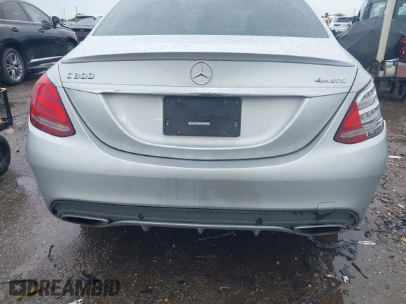 2016 Mercedes-Benz C 300 Luxury z VIN 55SWF4KBXGU177745, wystawiony jako IAAI lot #42483435 z przebiegiem 46 224 mil mil oraz . Historia ofert i sprzedaży dostępna na DreamBid. Obrazek 16.
