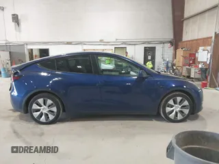 2021 Tesla Model Y Long Range with VIN 5YJYGDEE7MF066269, listed as a IAAI auction lot 42170970 with 70,170 mi miles. Bid and sale history available at carsss.com. Image 13.