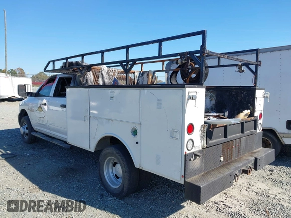 2018 Ram 3500 Tradesman with VIN 3C7WRSCL3JG165767, listed as a IAAI auction lot 40612945 with 1 mi miles. Bid and sale history available at carsss.com. Image 3.