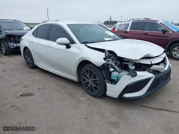 2022 Toyota Camry SE with VIN 4T1G11AK0NU662447, listed as a IAAI auction lot 41429553 with 65,940 mi miles. Bid and sale history available at carsss.com. Image 1.