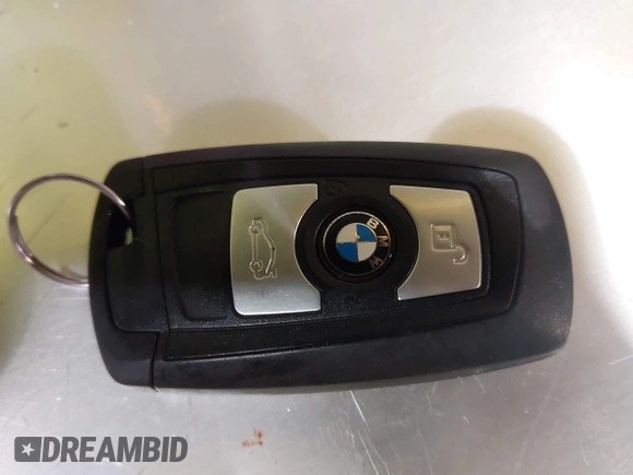 2015 BMW 3 Series 328i xDrive с VIN WBA3B5C57FP652994, выставлен на аукционе IAAI как лот 41917971 с пробегом 171 342 миль миль и . История ставок и продаж доступна на DreamBid. Изображение 11.